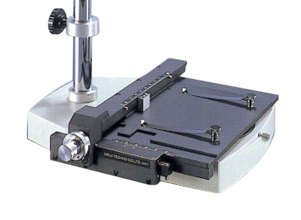 Table à mouvements croisés pour microscopes